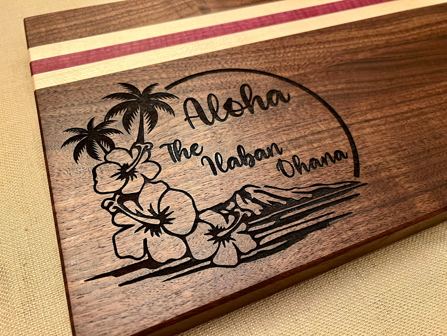 Aloha cutting board for your ohana. Hawaii beach design with Diamond Head and hibiscus flowers on a personalized cutting board. Ohana gift for her. Hawaii gift for her. Mothers Day gift for the Mom that loves Hawaii.