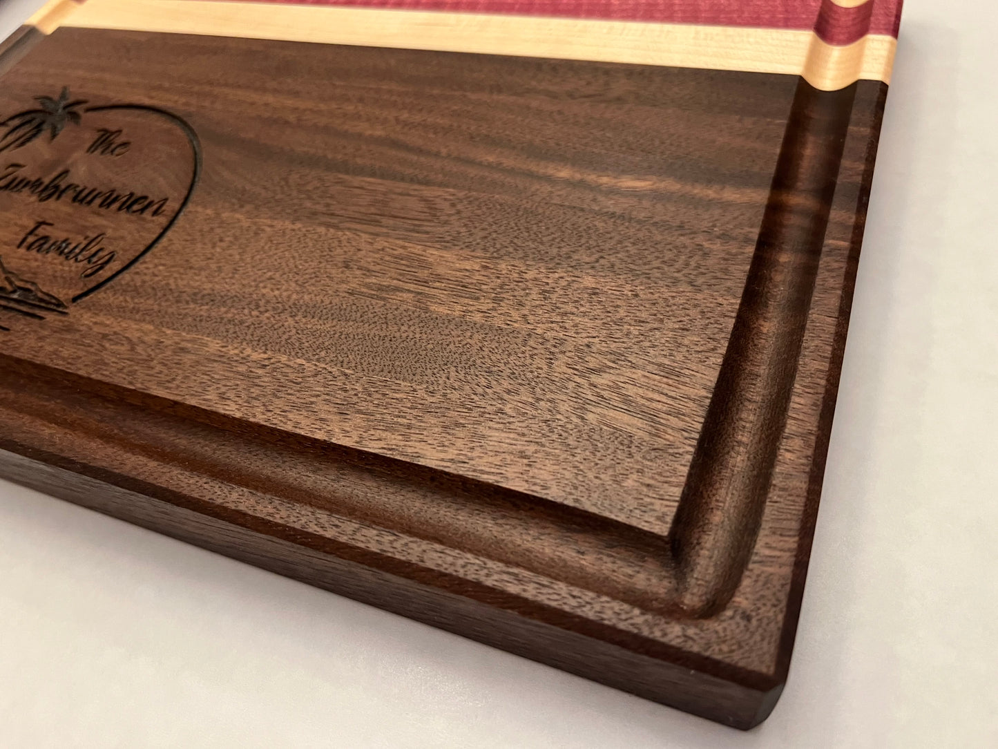 Personalized cutting board with beach theme design and personalized with family name. Aloha cutting board for your ohana. Hawaii beach design with Diamond Head and hibiscus flowers on a personalized cutting board. Ohana gift for her. Hawaii gift for her. Mothers Day gift for the Mom that loves Hawaii.