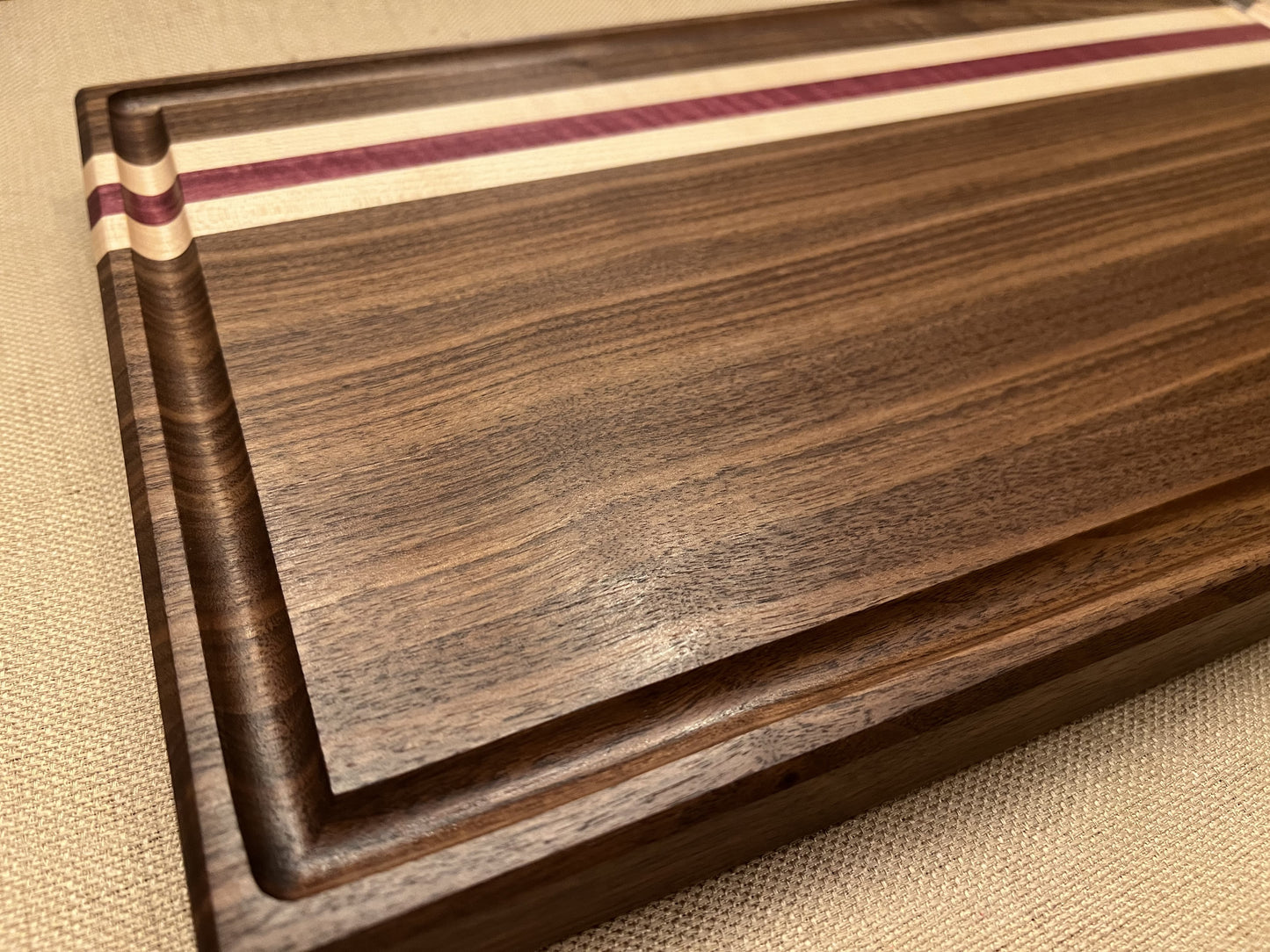 Personalized cutting board for her. Aloha cutting board for your ohana. Hawaii beach design with Diamond Head and hibiscus flowers on a personalized cutting board. Ohana gift for her. Hawaii gift for her. Mothers Day gift for the Mom that loves Hawaii.