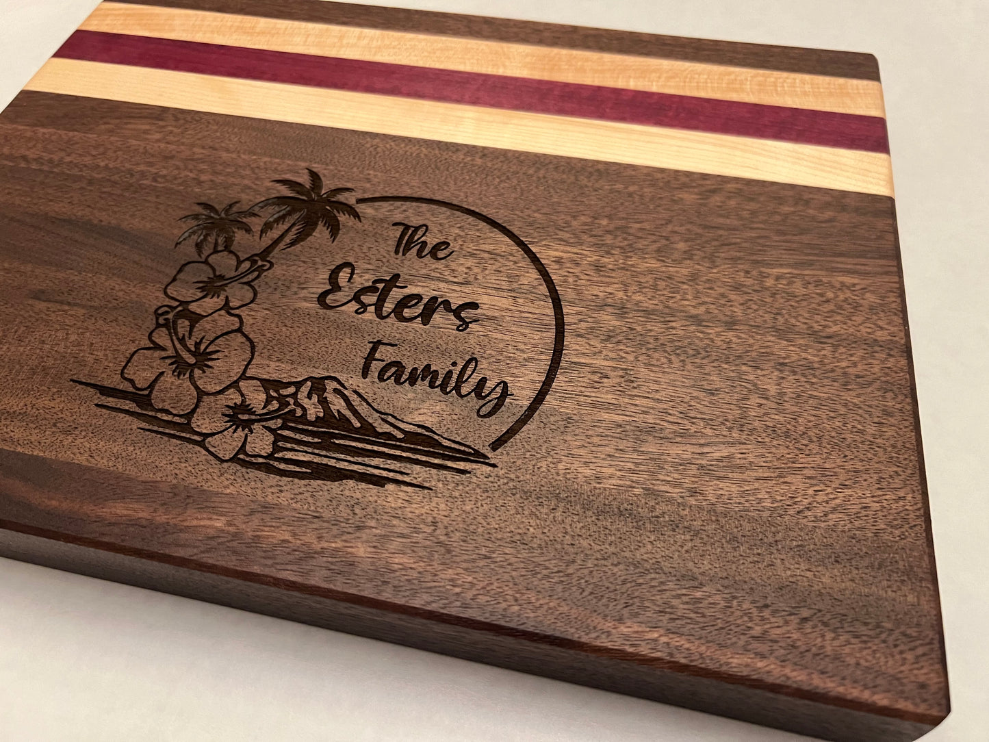 Gift for her personalized an Aloha cutting board for your ohana.  Hawaii beach design with Diamond Head and hibiscus flowers on a personalized cutting board.  Ohana gift for her.  Hawaii gift for her.  Mothers Day gift for the Mom that loves Hawaii.